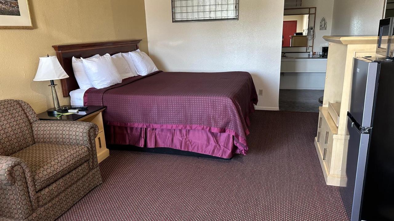 Economy Motel Garnett